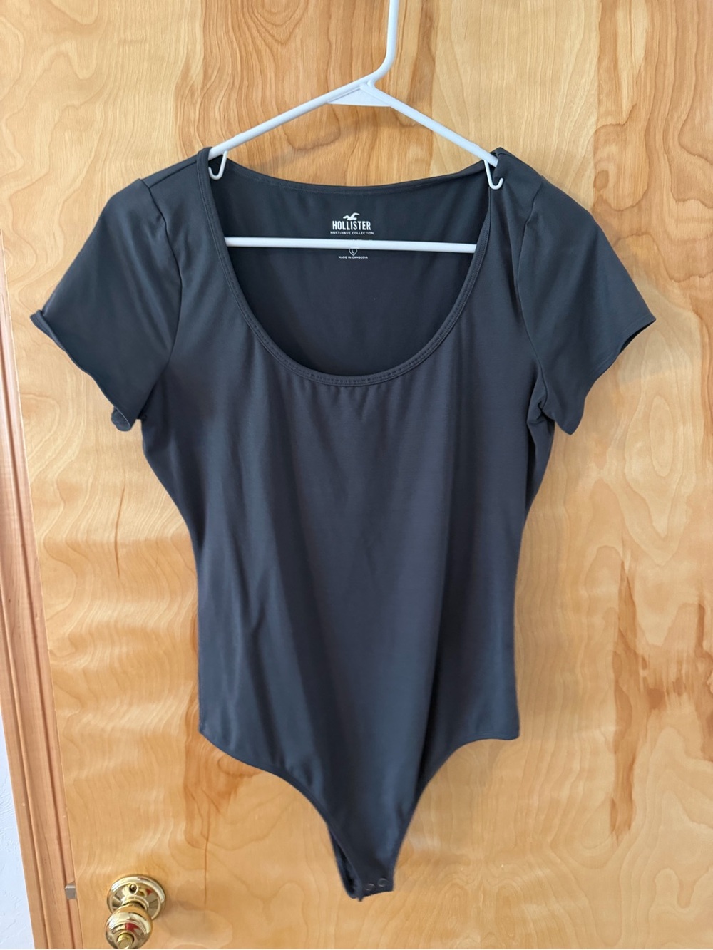 Hollister Heather Gray Short Sleeve Scoop Neck Bodysuit